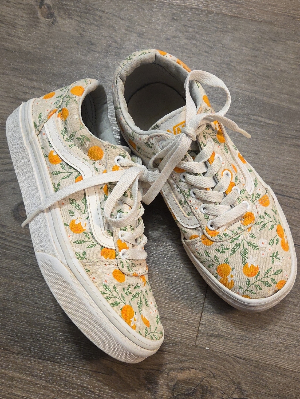Vans • Girls' Canvas Low-Top Sneakers